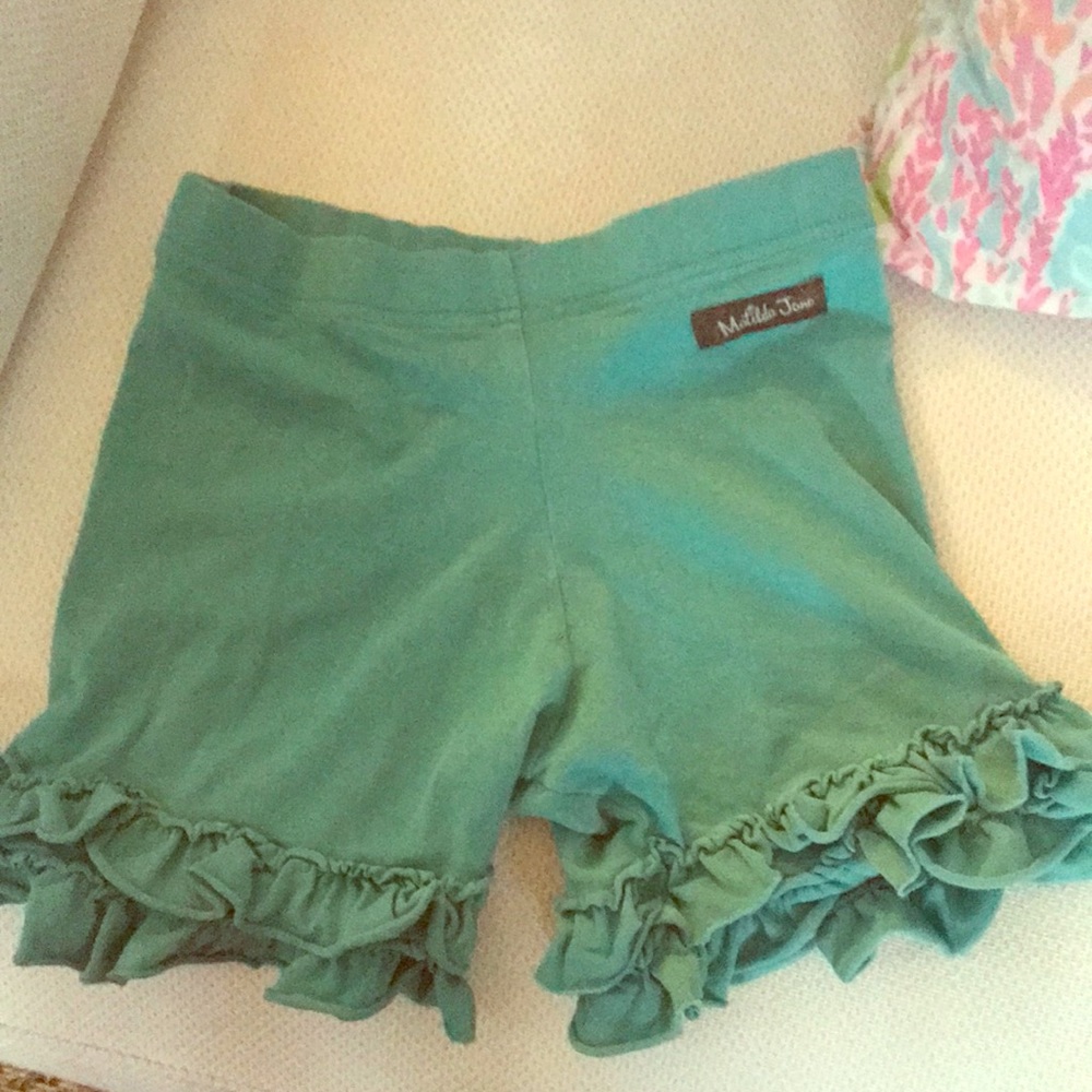 Cute ruffle MJ shorts. GUC.